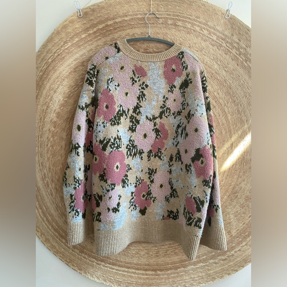 Oversized Zara Knit Sweater - Size L - Heavy Sweater - Warm - Pretty - Picture 3 of 12